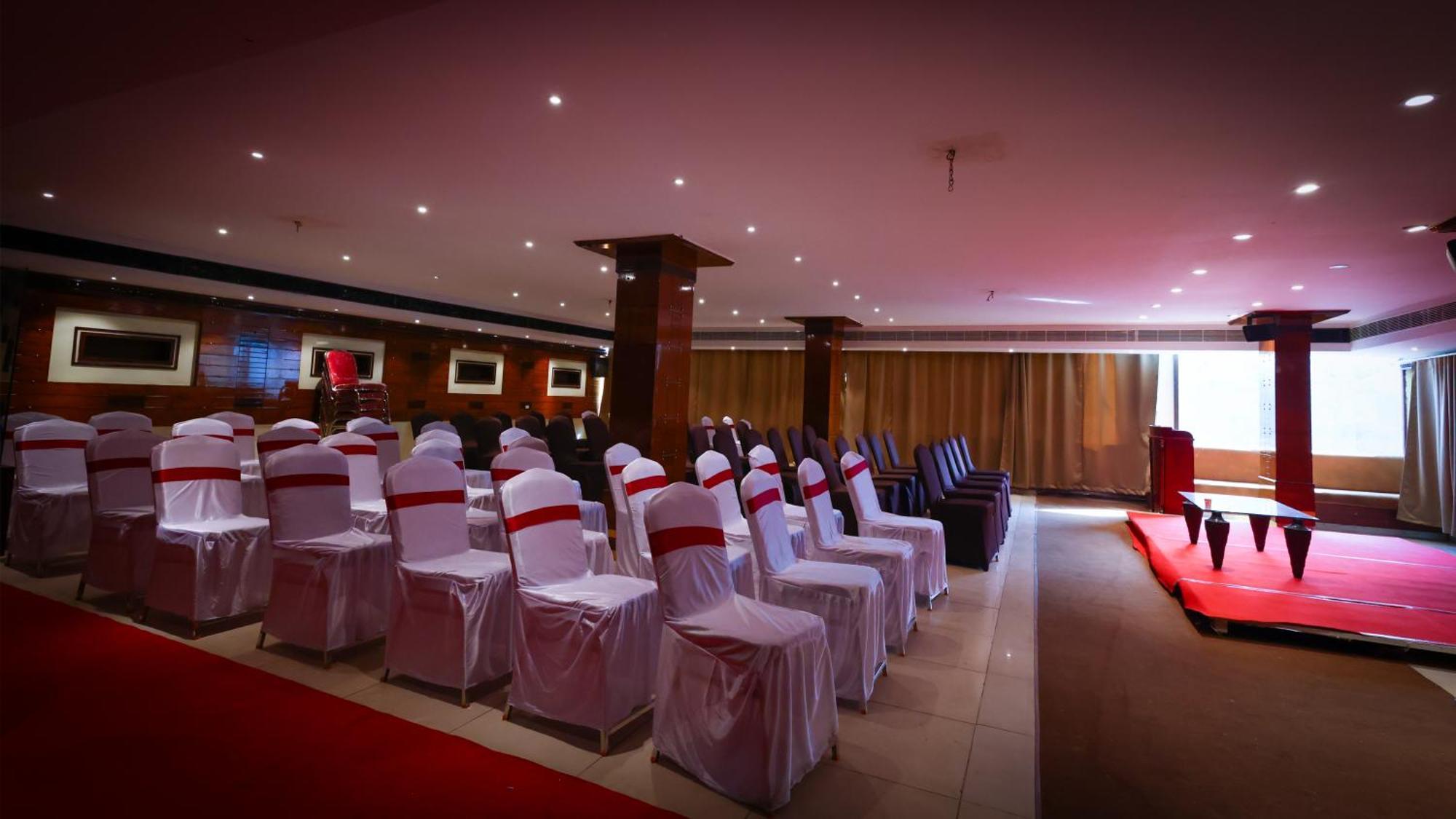 Lj Dadi'S Grand Hotel Visakhapatnam Exterior foto